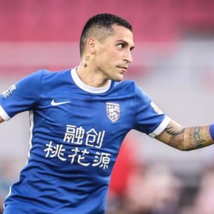 搜狐体育报道-斯坦丘回国报到马尔康还在养伤 三镇北上务求小心